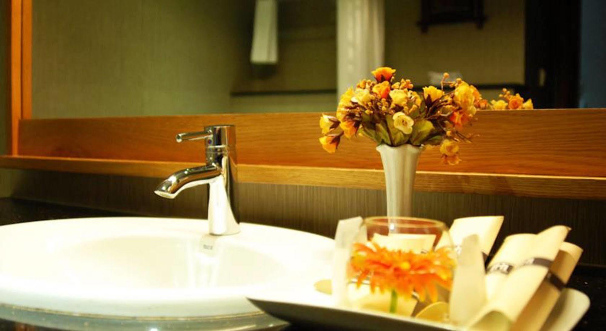 Hanoi Eternity Hotel Esterno foto